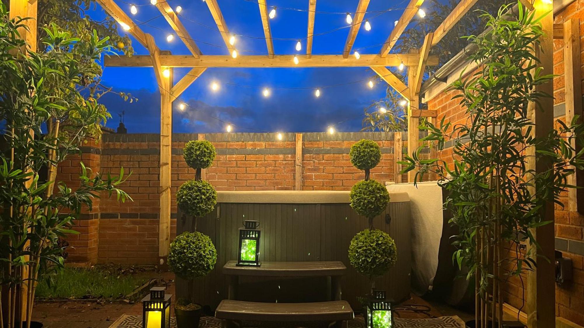 The Cheshire Gathering - Sleeps Up To 30 With Hot Tub Chester Exterior foto